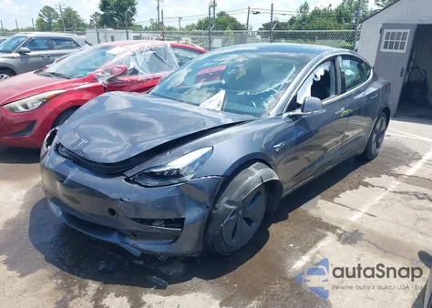 2019 Tesla Model 3 Long Range/Mid Range/Standard Range/Standard Range Plus z USA, uszkodzony, nr VIN 5YJ3E1EA5KF410898